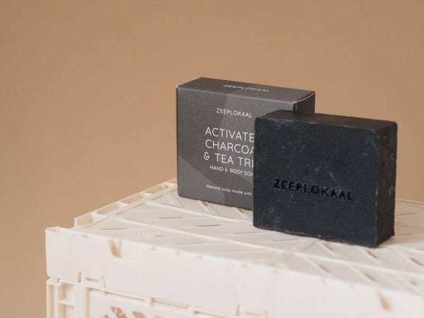 Zwarte actieve Kool & tea Tree