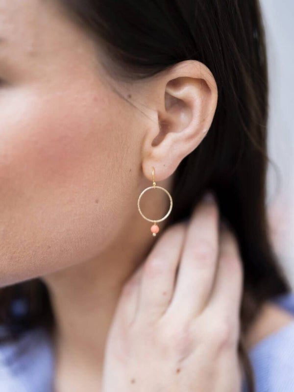 Ellen Beekmans Oorbellen gezandstraalde ring met gemstone ( Apricot)
