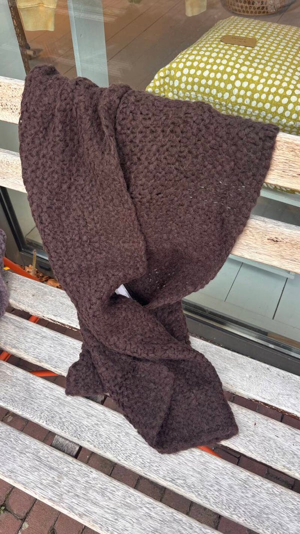 Inti Knitwear Sjaal OJAL (Nuez = donkerbruin)