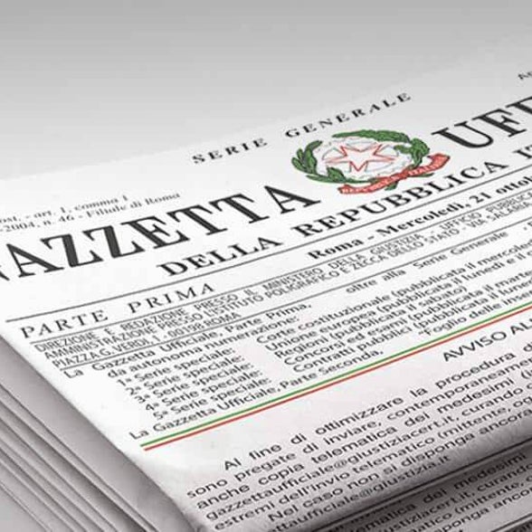 Secondo la Consulta, il diritto all’ANF spetta solo in presenza del coniuge legalmente riconosciuto, mentre il convivente di fatto – anche in presenza di un rapporto affettivo stabile – non può essere considerato ai fini del beneficio economico.