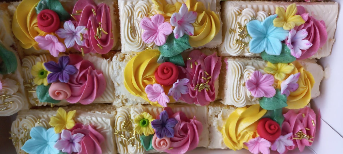 DEN HAAG Surinaamse cremegebakjes | Cake Hug Essences