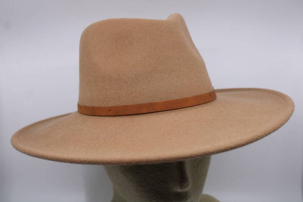 Gleufhoed Hatland - camel