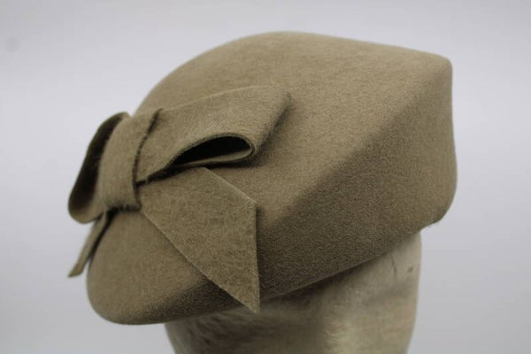 Model schuin - haarvilt - camel