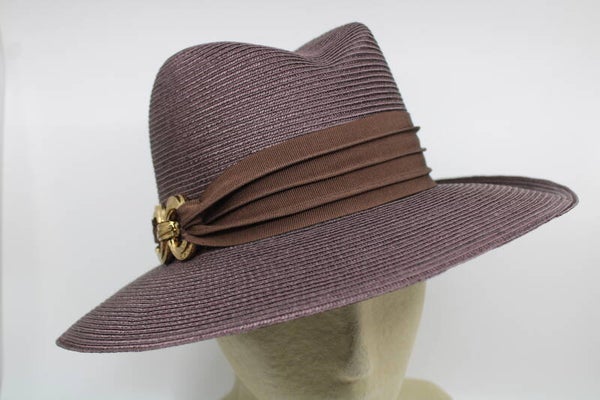 Model - bordeaux/bruin