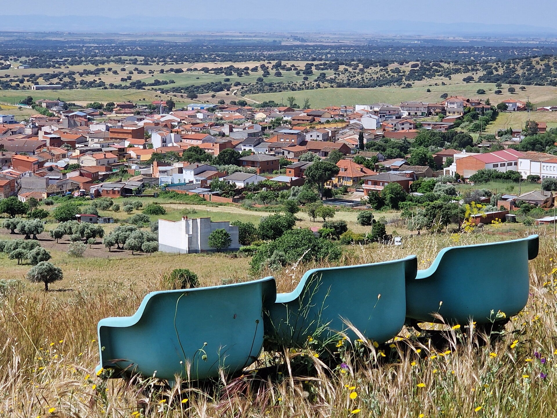 Una hermosa vista del pueblo de Nombela en España.