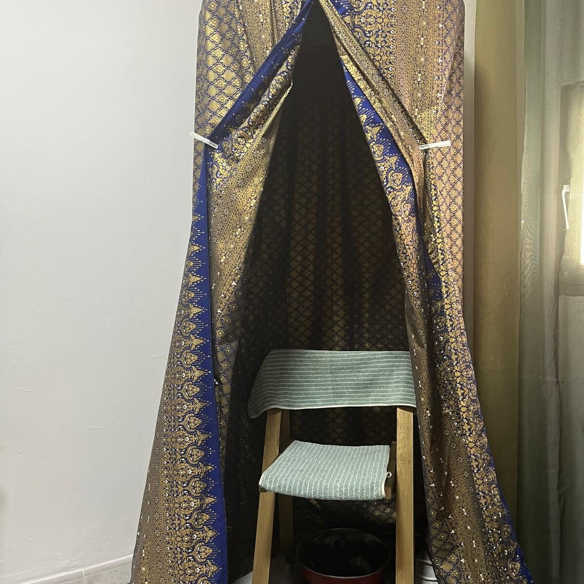Una sauna tailandesa original, que encargué desde Tailandia. La uso en mi salón de belleza en Nombela.