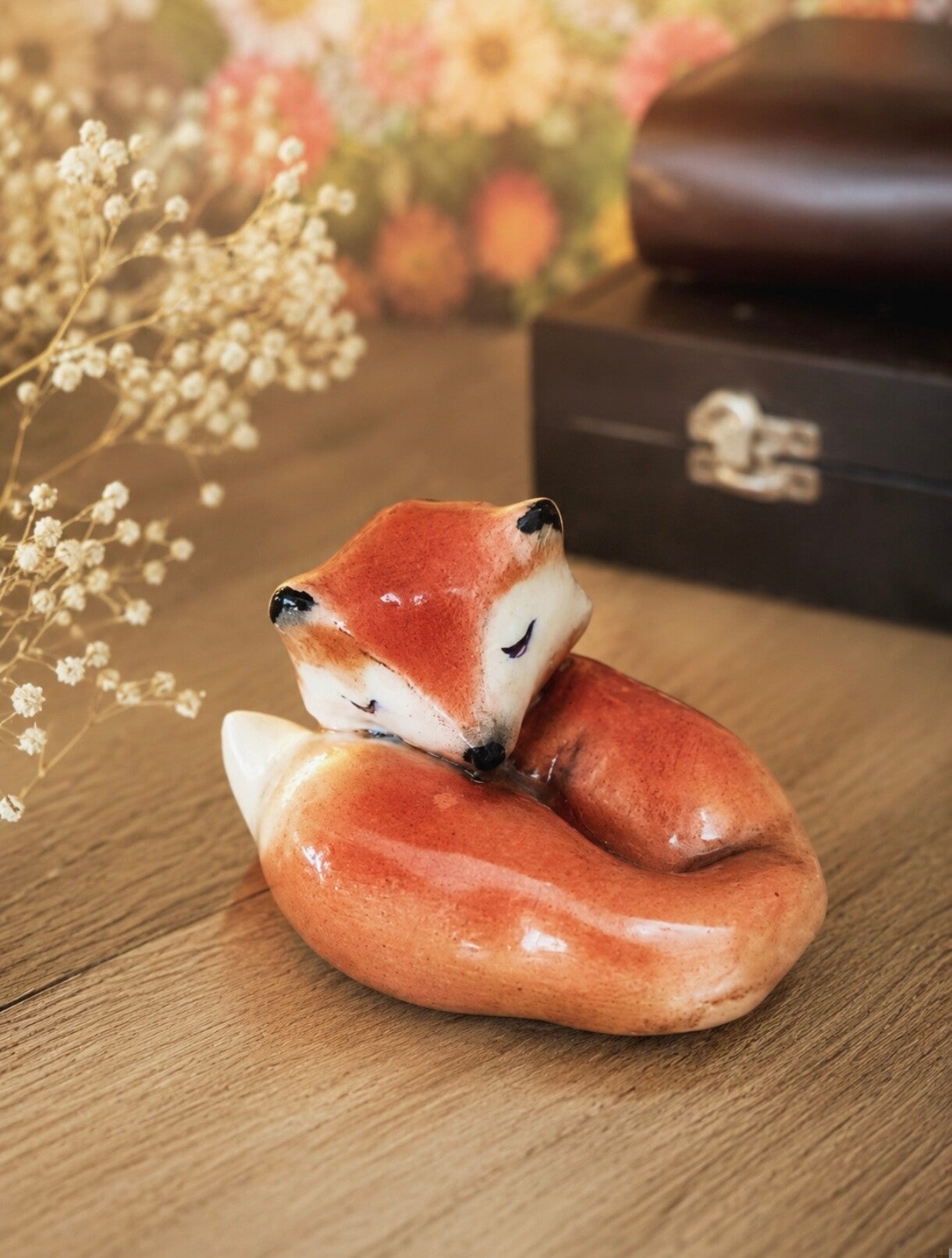 Figurine. Le renard endormi