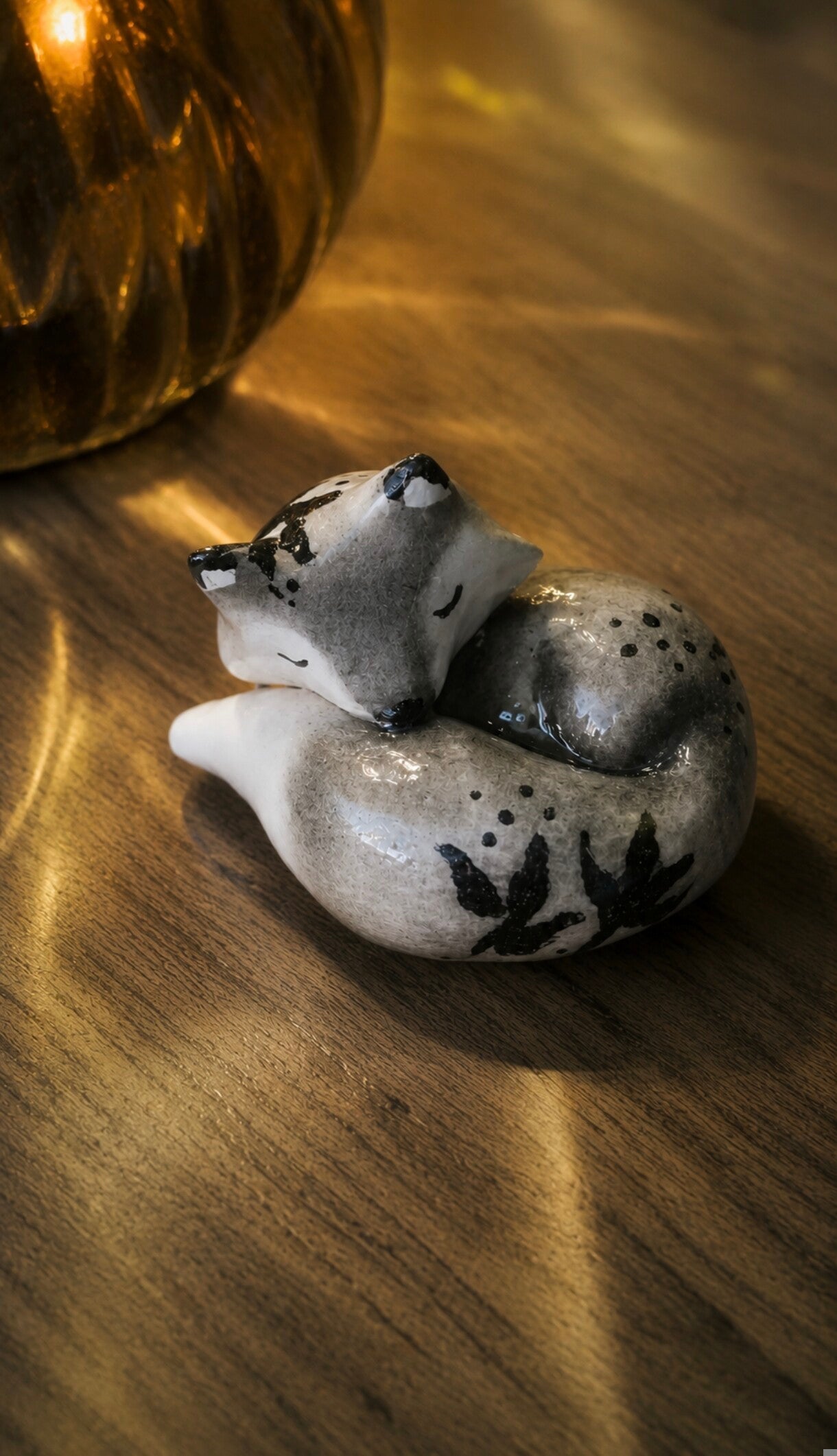 Figurine. Le renard gris