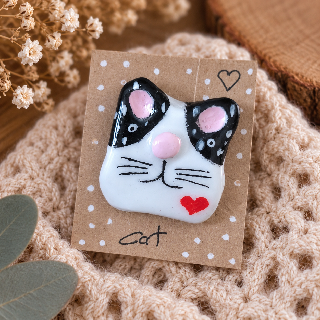 Broche. Le matou. Les minimalistes