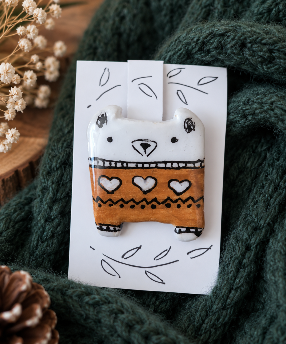 Broche. L'ours cosy. Les minimalistes