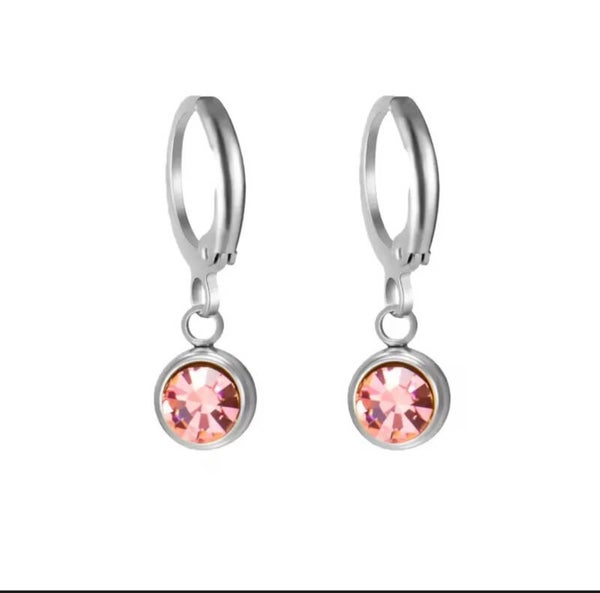 Ring oorbellen met licht roze steentje