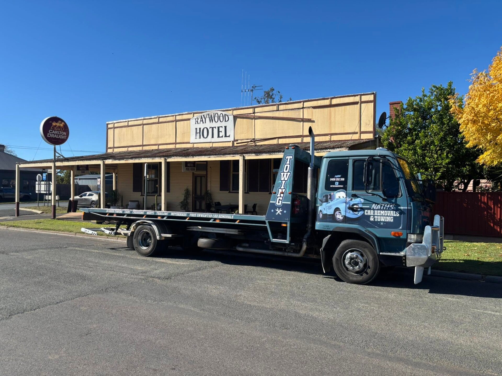 Mater, Nath's Car Removals & Towing tilt tray tow truck, providing towing and vehicle transport in Raywood near Bendigo, Victoria.