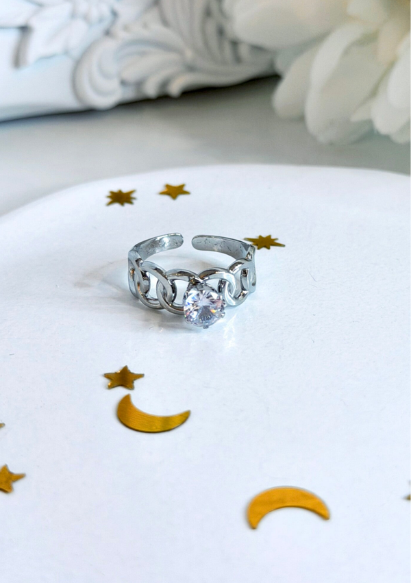 Eleganter Edelstahlring mit funkelndem Zirkonia