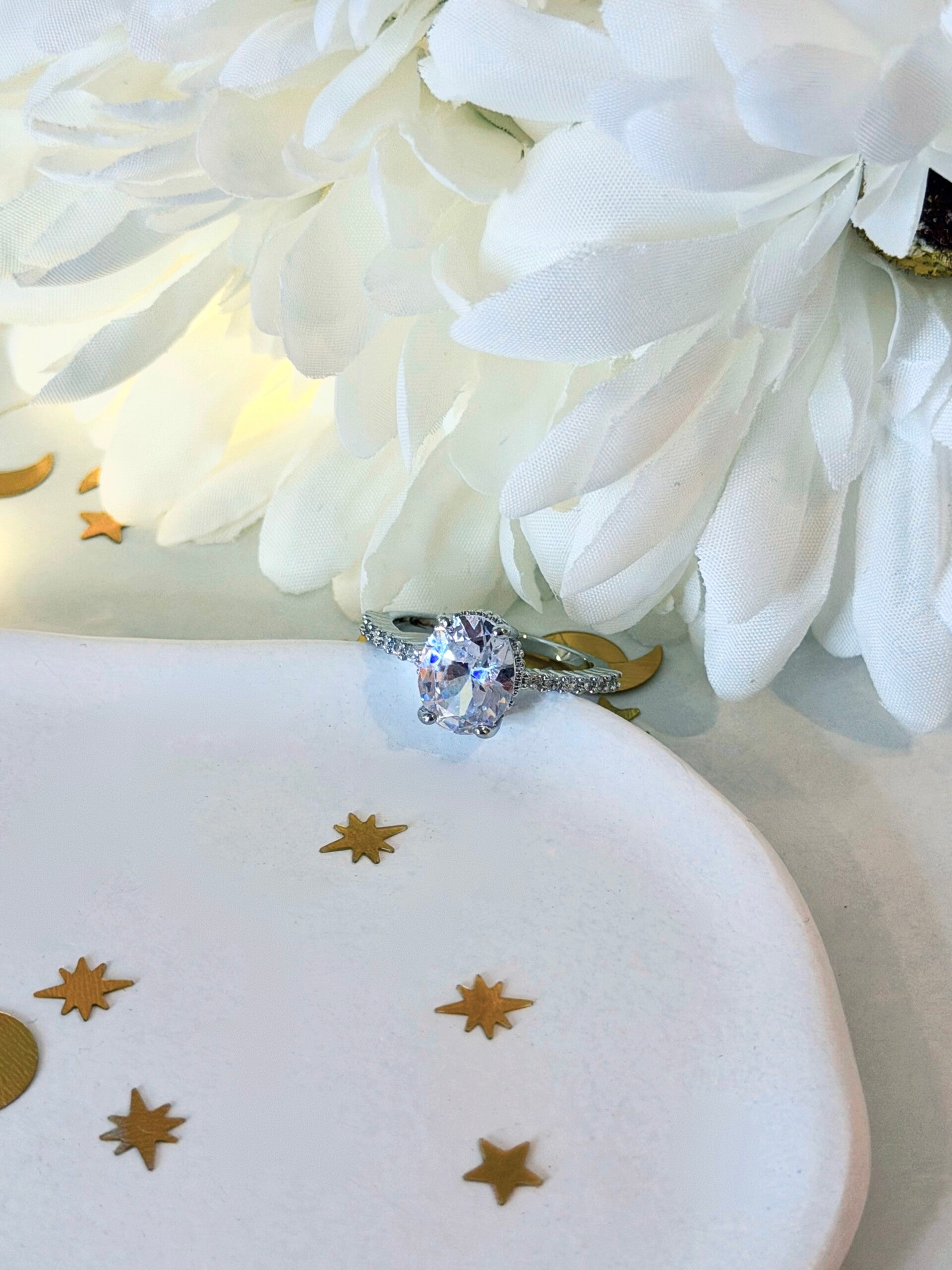 Schimmernder Ovaler CZ-Ring