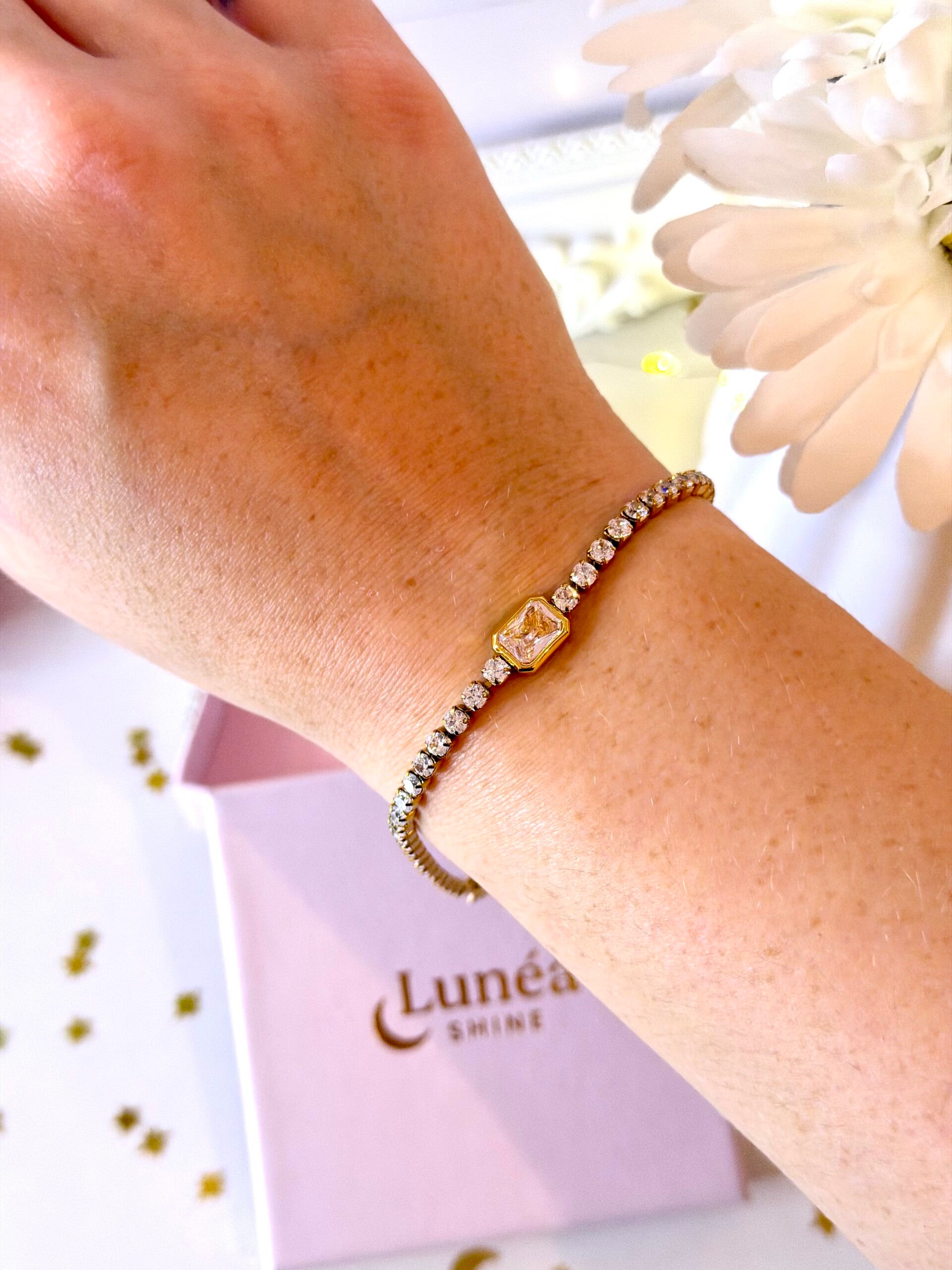 Elegantes Armband mit Zirkonia Stein