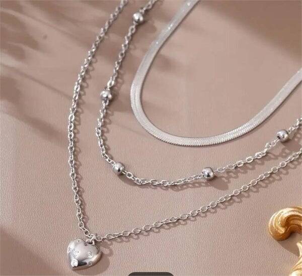 Ketting balletjes (middelste op de foto)