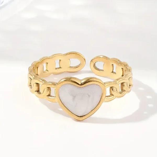 Ring met een wit hart