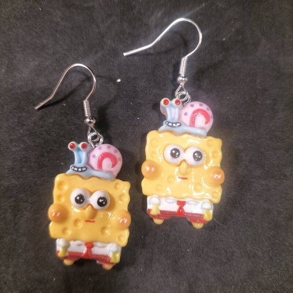 Sponge Bob met slak op zijn hoofd