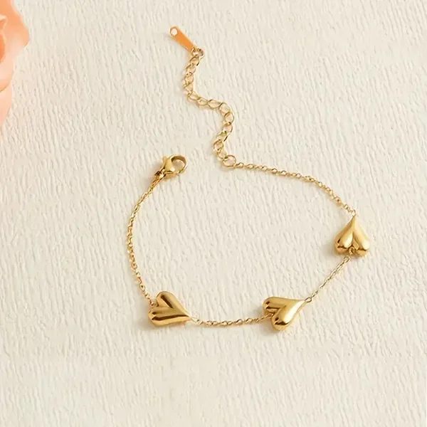 Leuke armband met 3 hartjes