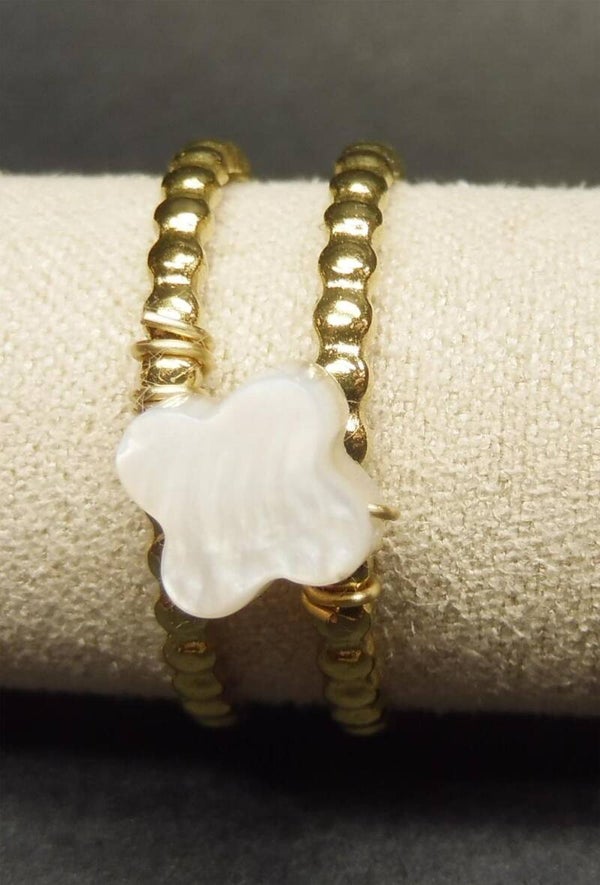 Ring wit bloemetje