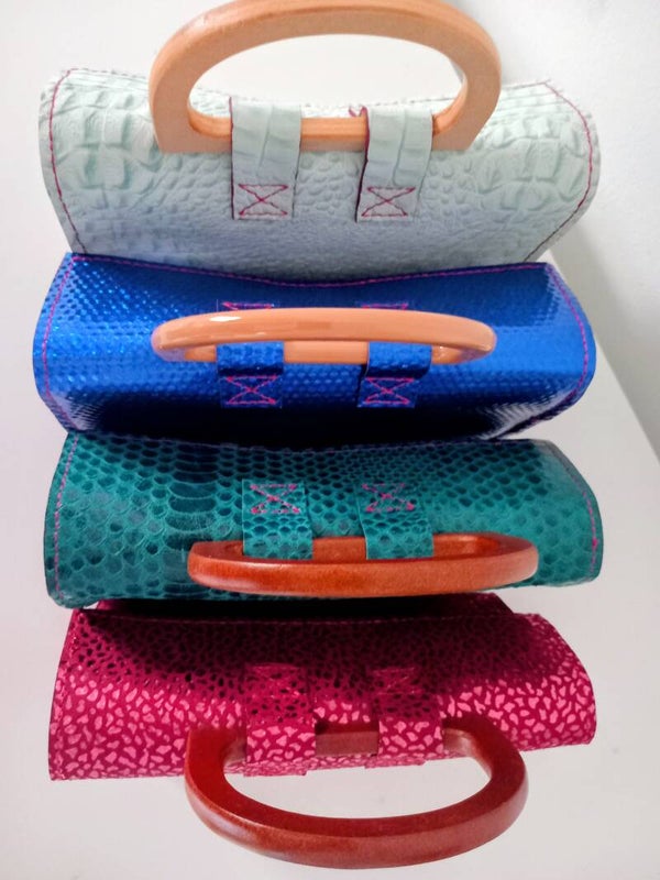 Handtasche mit Holzgriff, verschiedene Farben und Leder, ab