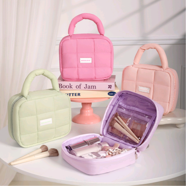 Cube - Kosmetiktasche in gesteppter Optik