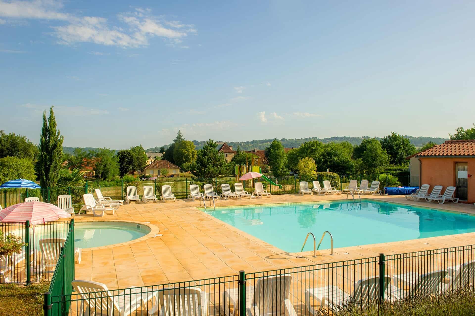 (24) LE BUGUE Appart. Type 2 Duplex Lmnp renta. 6.40 %