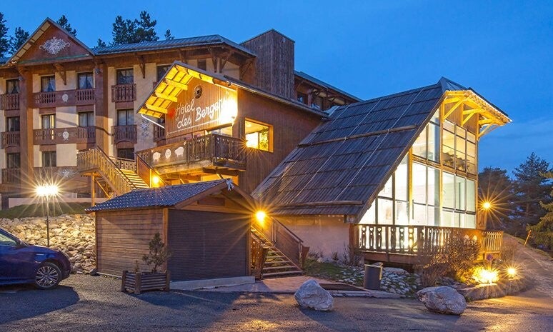 (04) UVERNET FOURS Studio Lmnp renta. 6.00 %