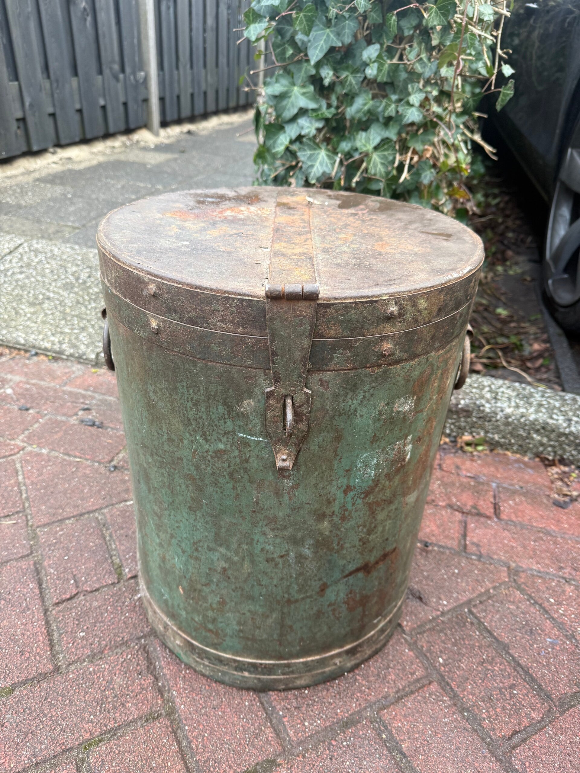 Antieke ijzeren ton / waterton vintage industrieel