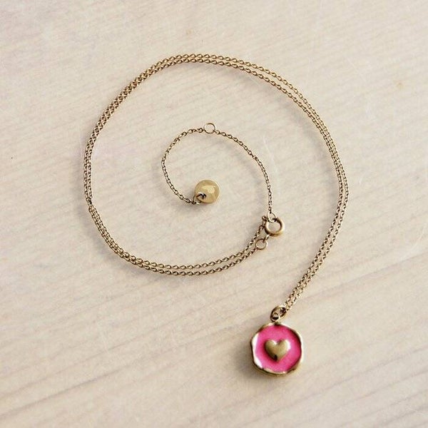 RVS fijn kettinkje met ronde hart bedel – fuchsia/goud