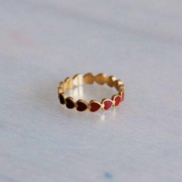 Stainless steel ring paarse hartjes