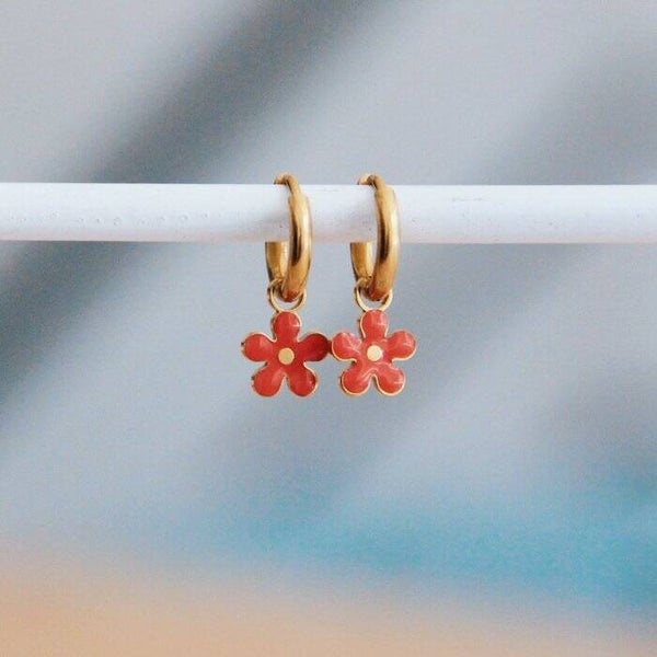 RVS creolen met bloem – rood/goud