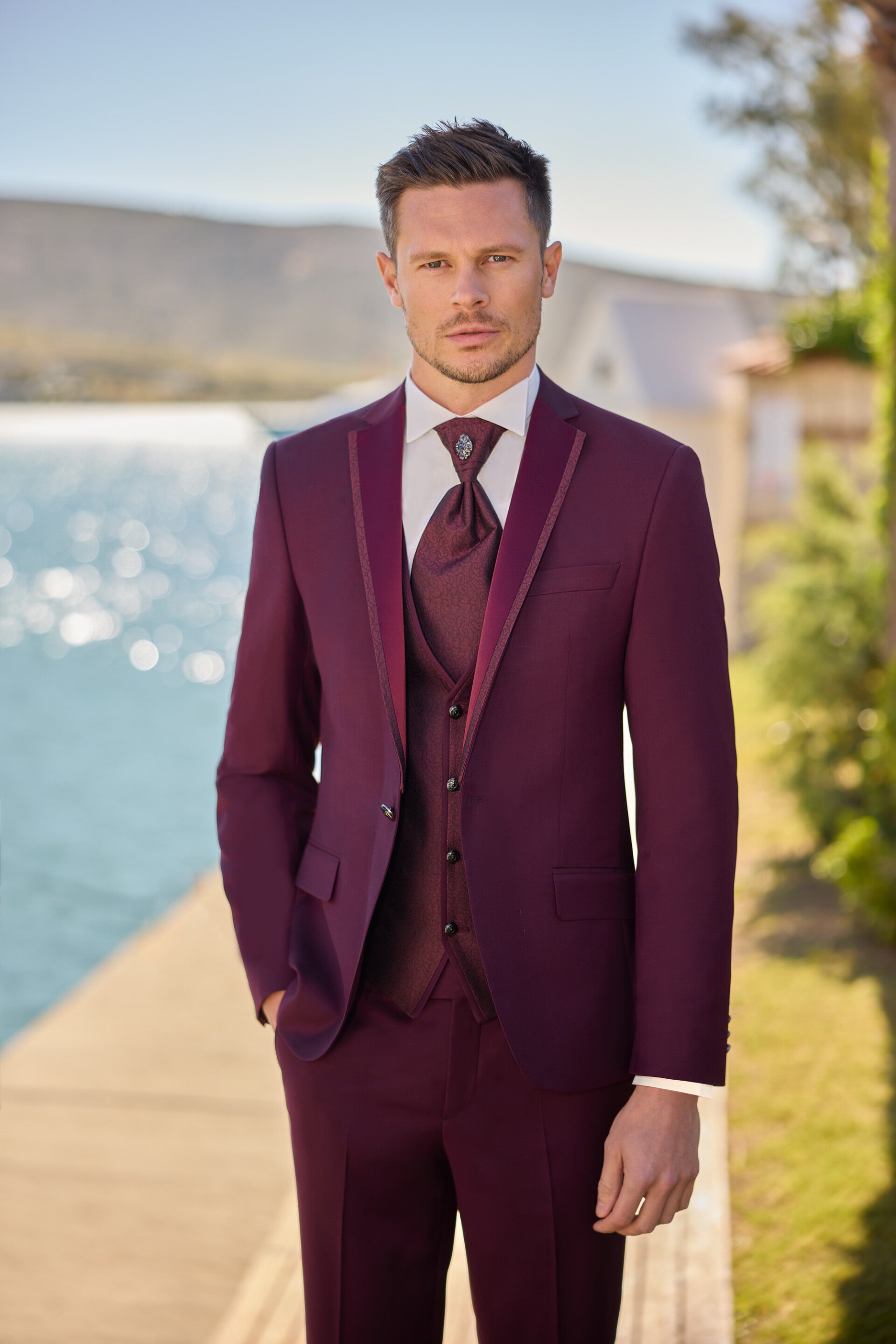 Costume Berlin bordeaux