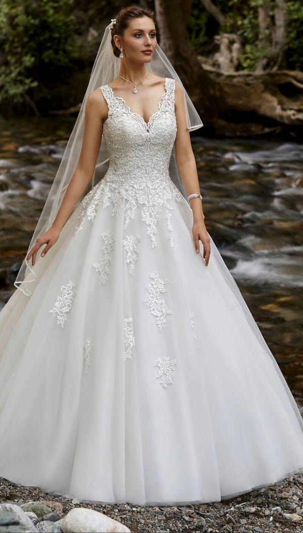 Robe de Mariée Point Mariage Melbourne RÉSERVÉ