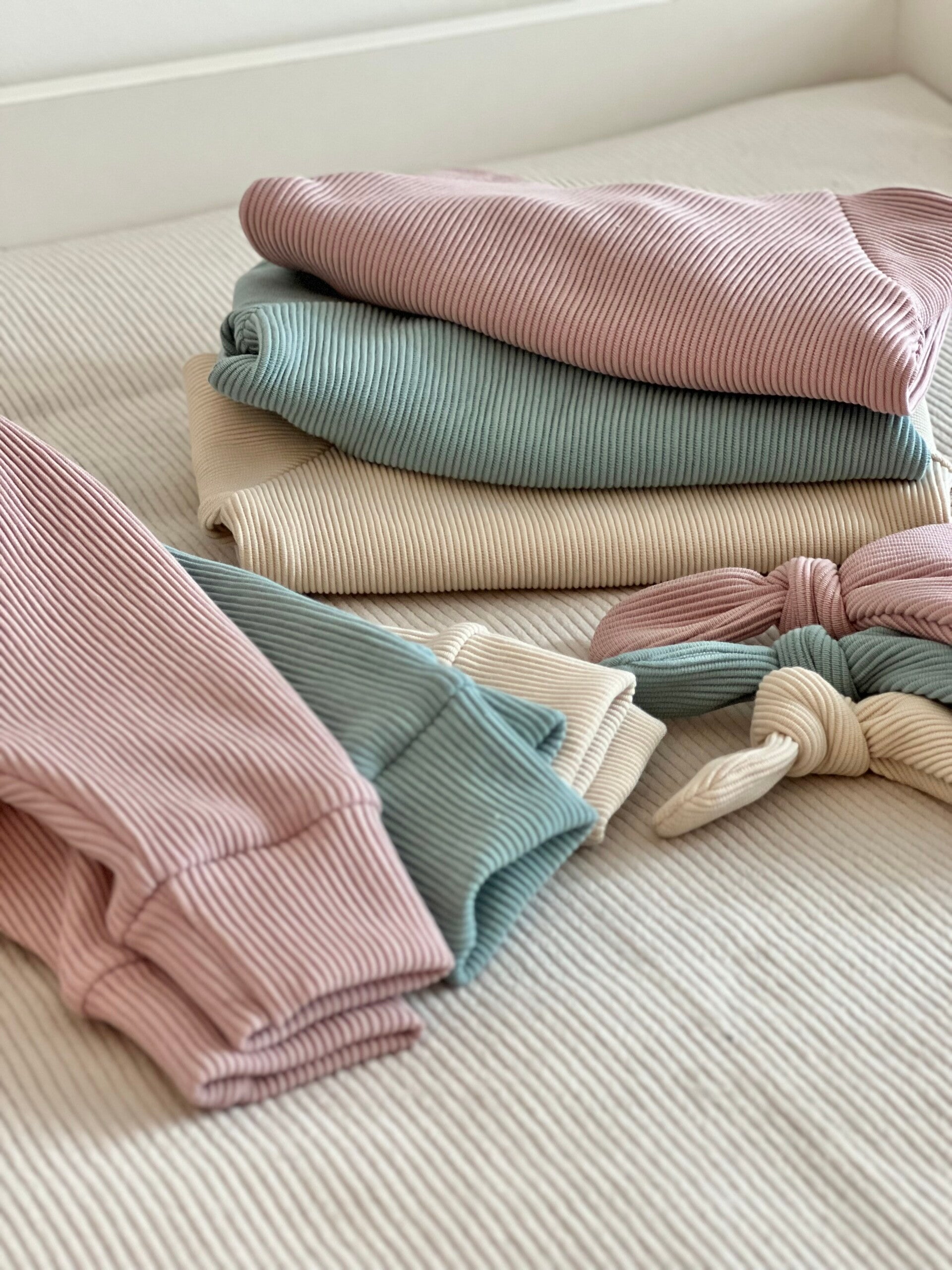 Pumphose Pullover Mütze Set