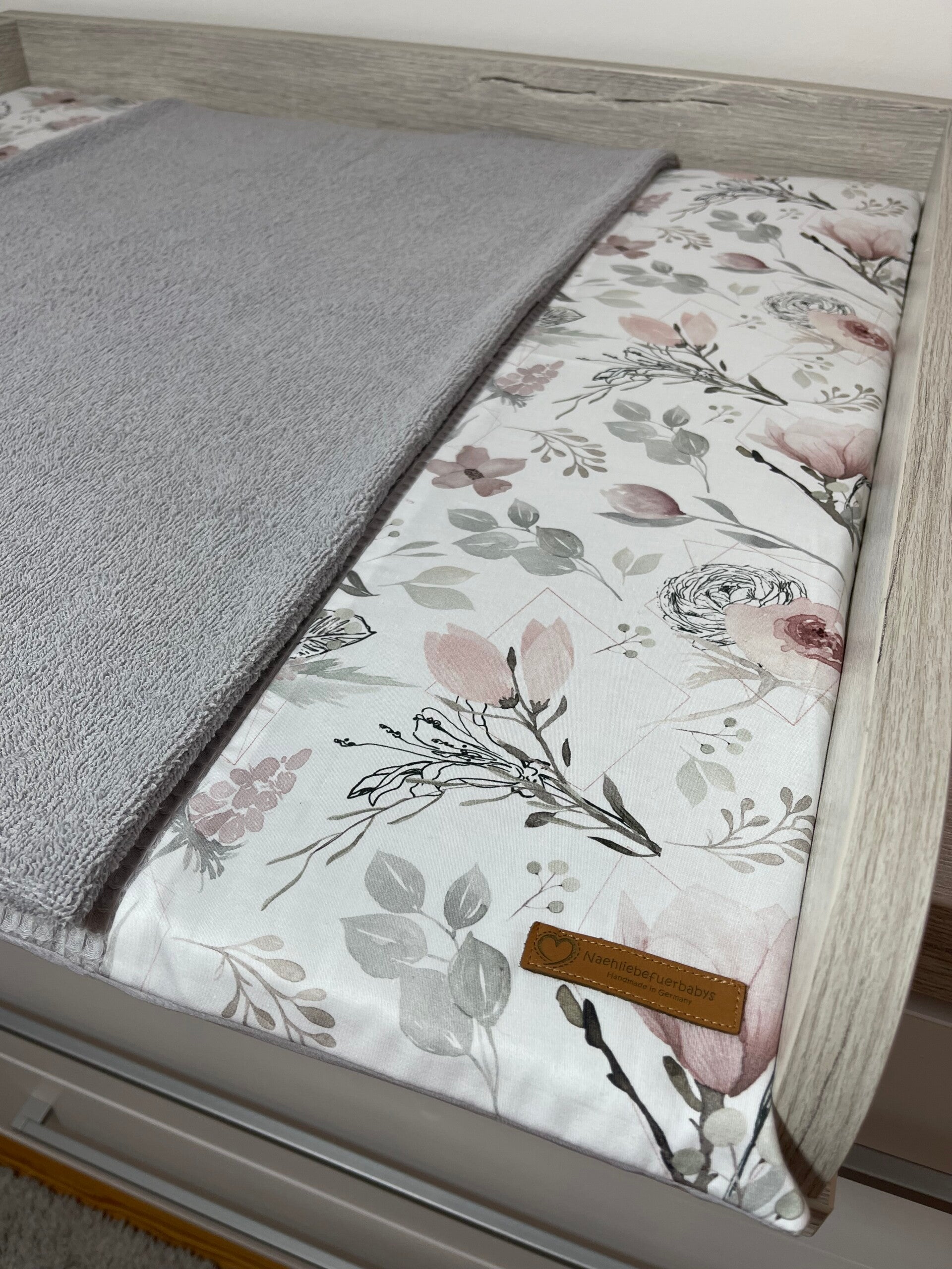 Wickelauflage Magnolien hellgrau