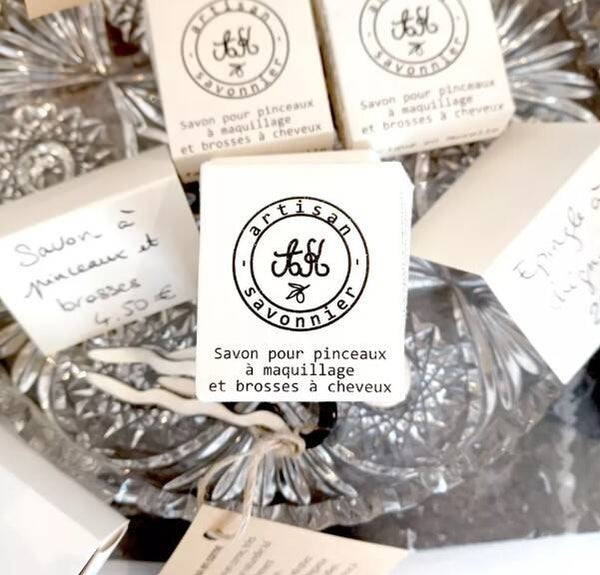 Savon pour pinceaux maquillage et brosse