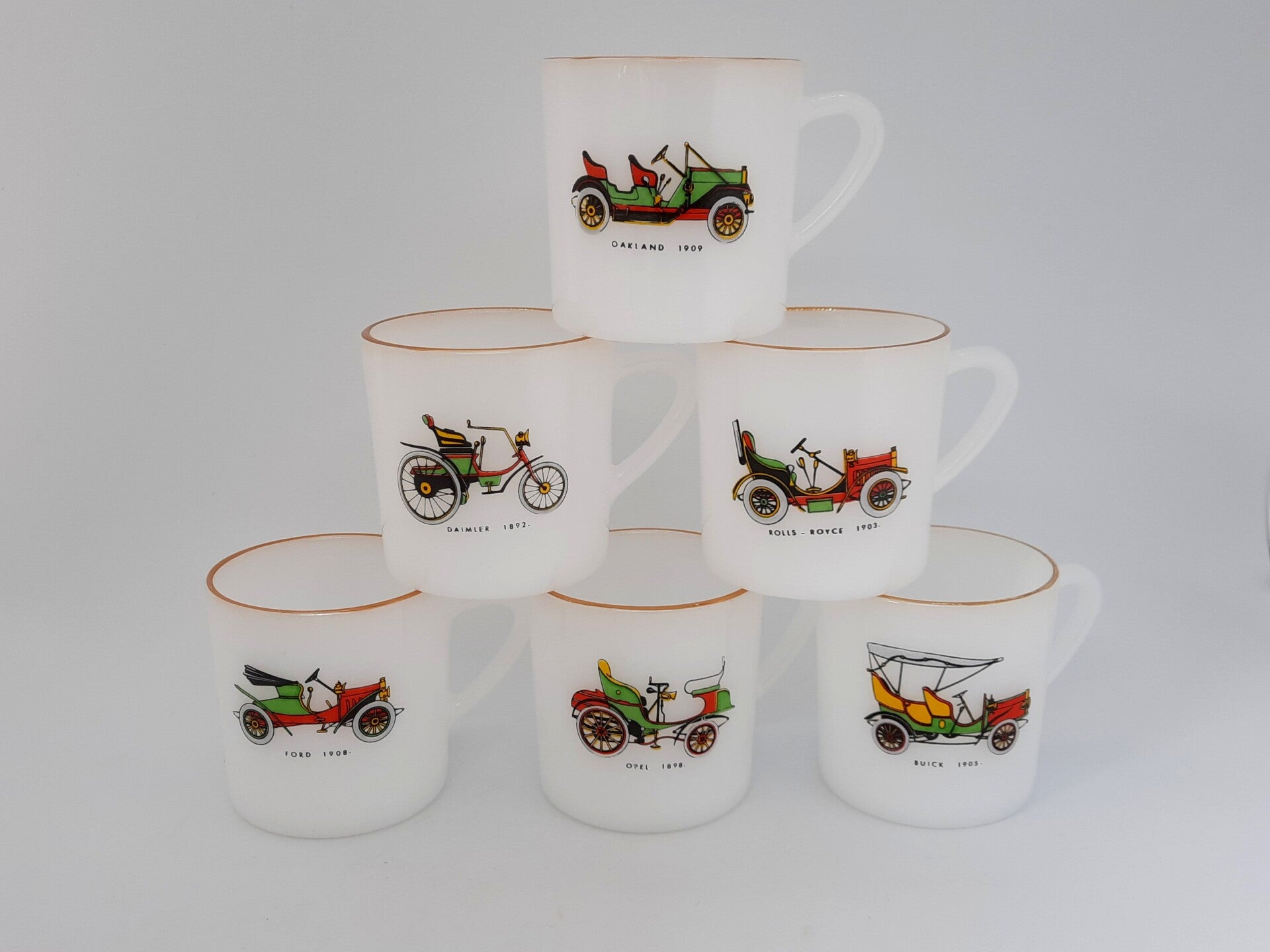 Jaren '70 kop- en schotels oude auto's Arcopal