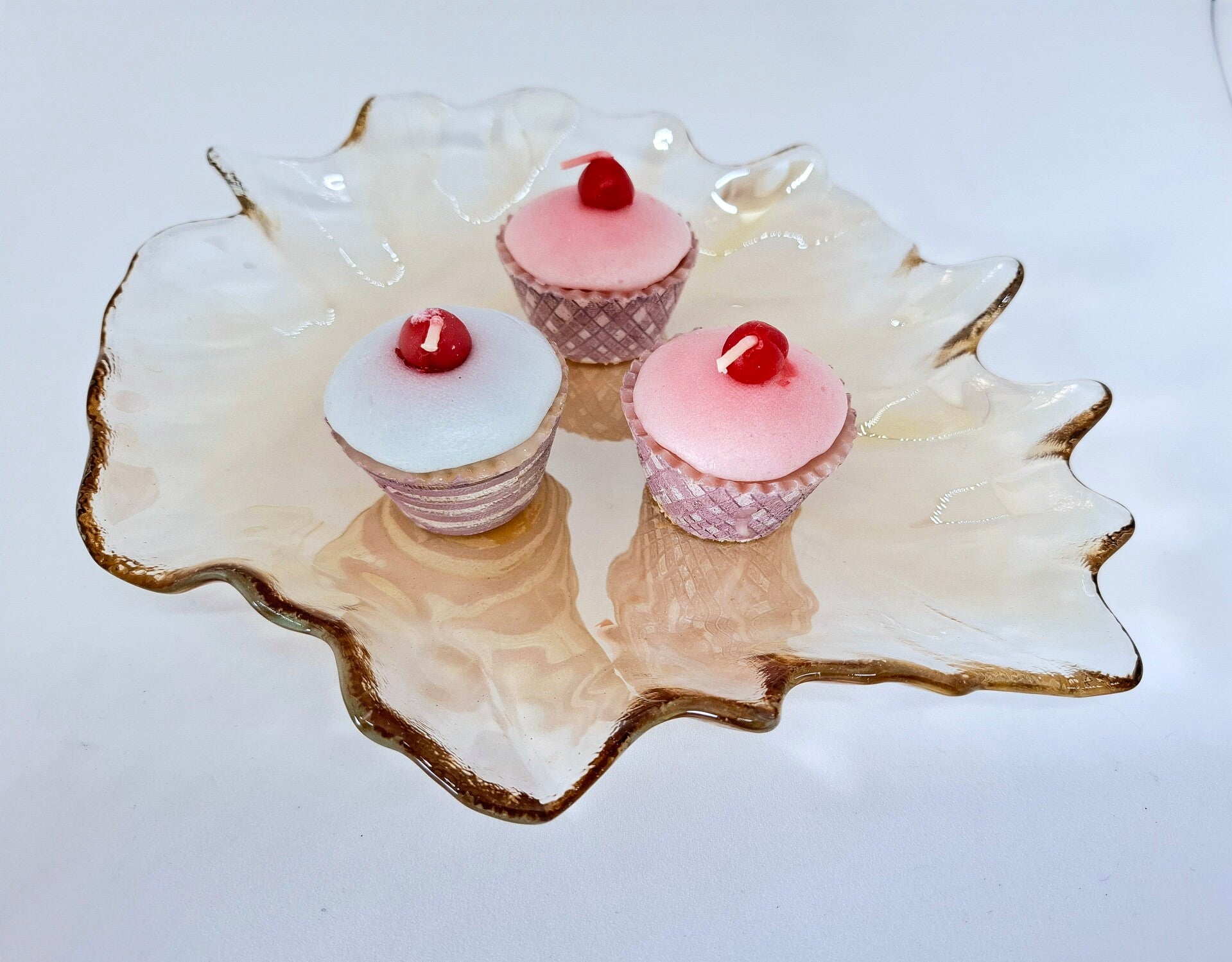 Vintage presenteerschaaltjes carnavalsglas