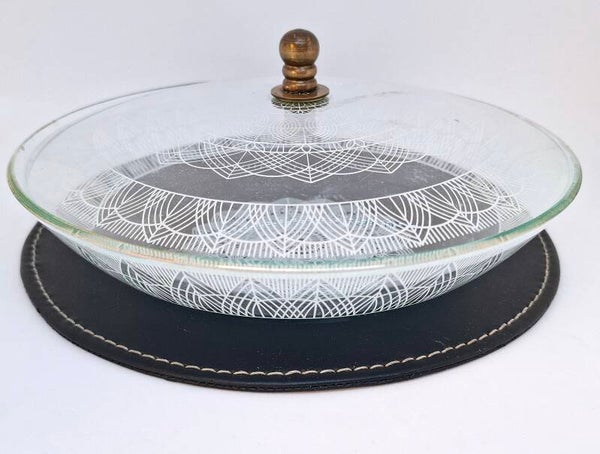 Glazen bonbonnière van dun, bewerkt glas