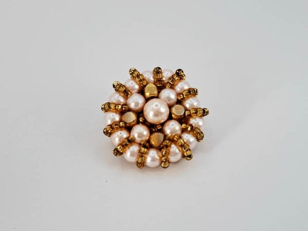 Vintage ronde broche met faux parels