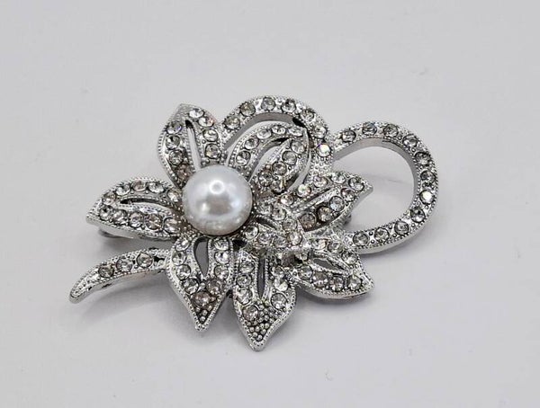 Vintage zilverkleurige broche met strass