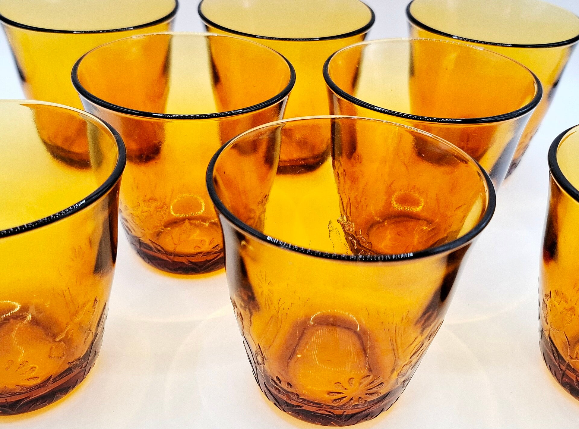 Acht glaasjes Vereco amberkleurig