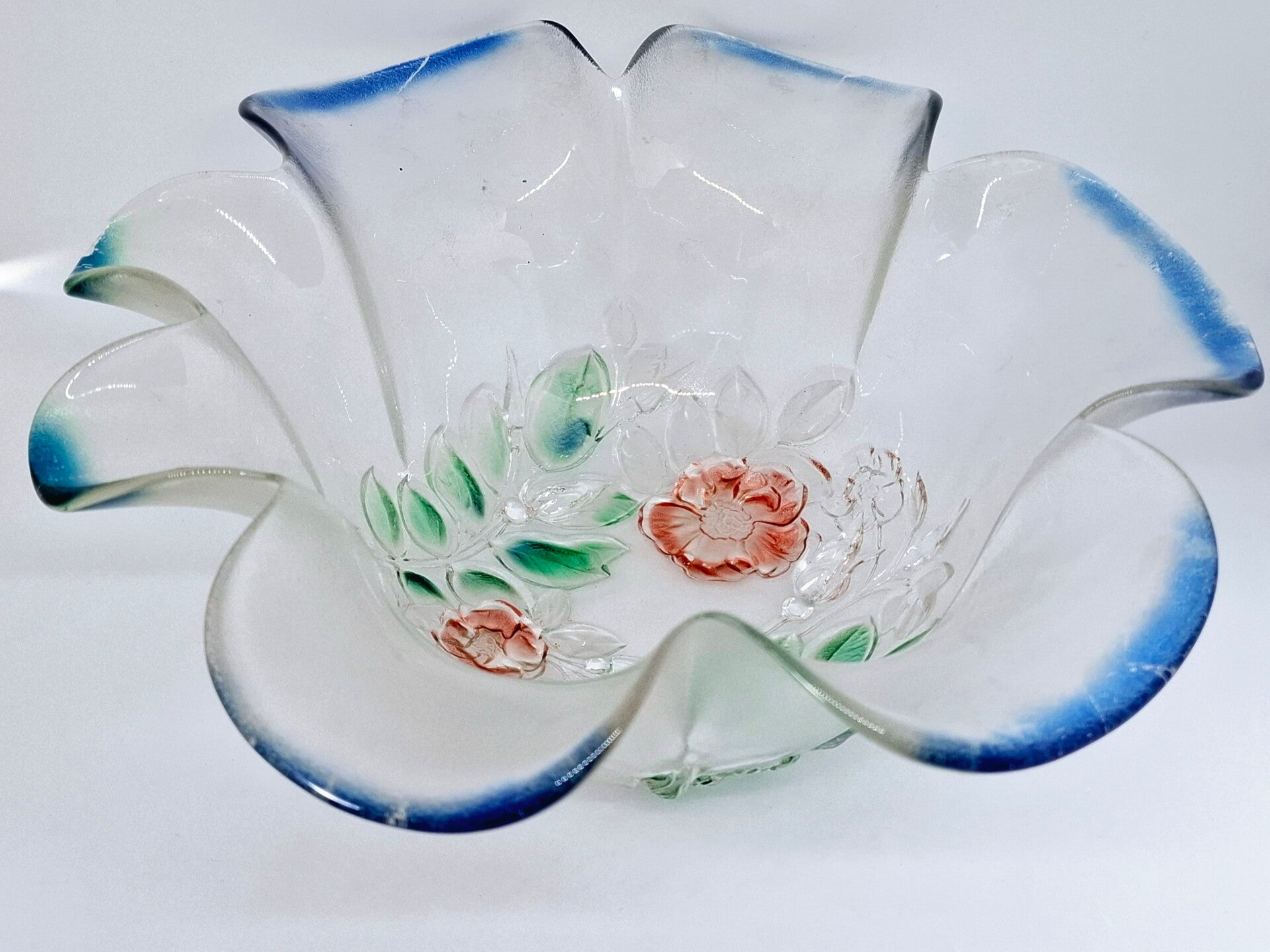 Walther Glas schaal met blauwe geschulpte rand