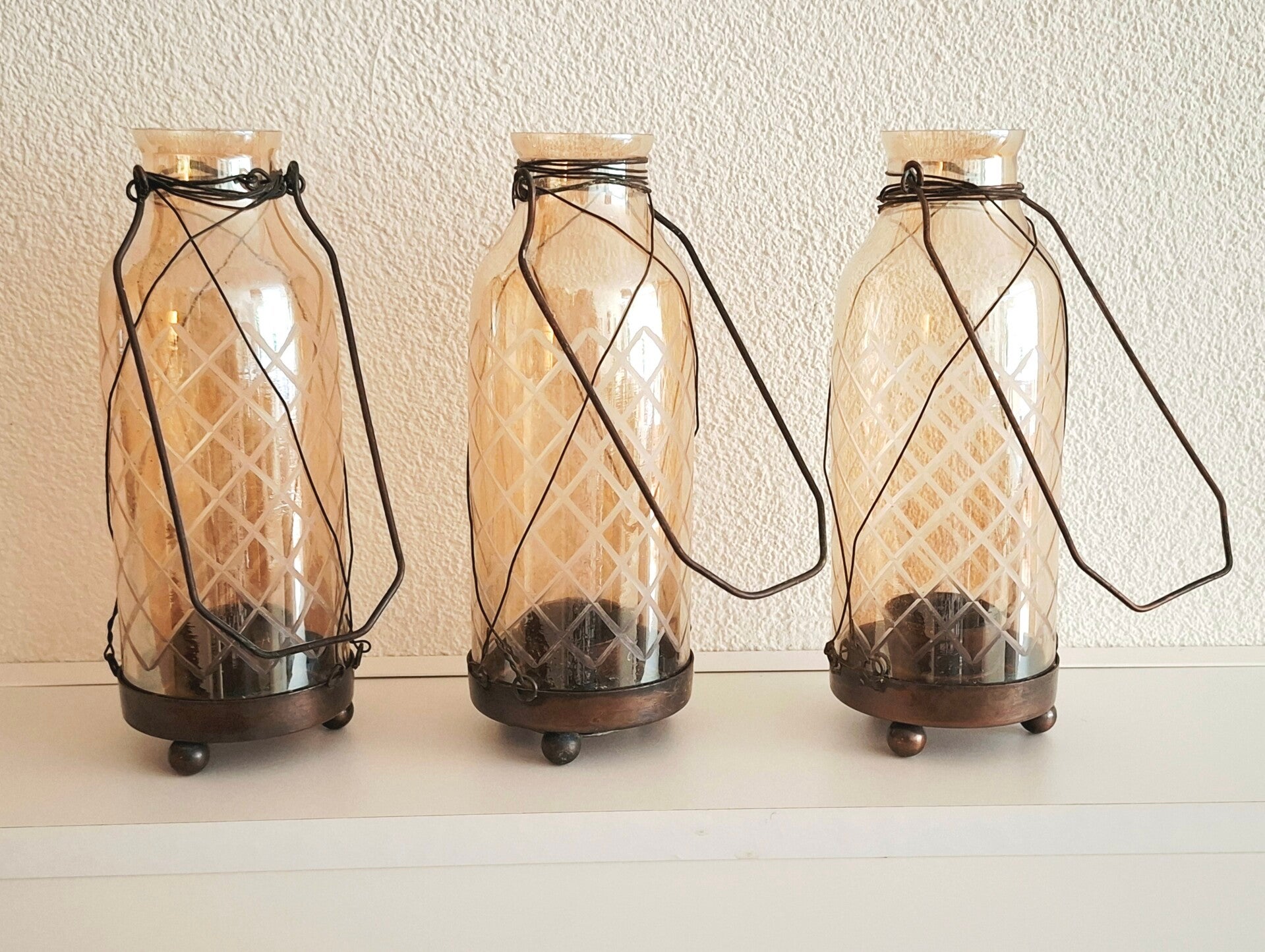 Drie vintage windlichten of kandelaars