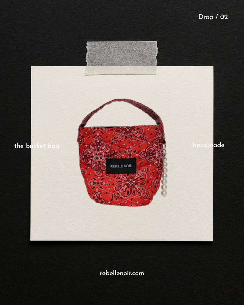 rode paisley bucket tas met parel bag charm