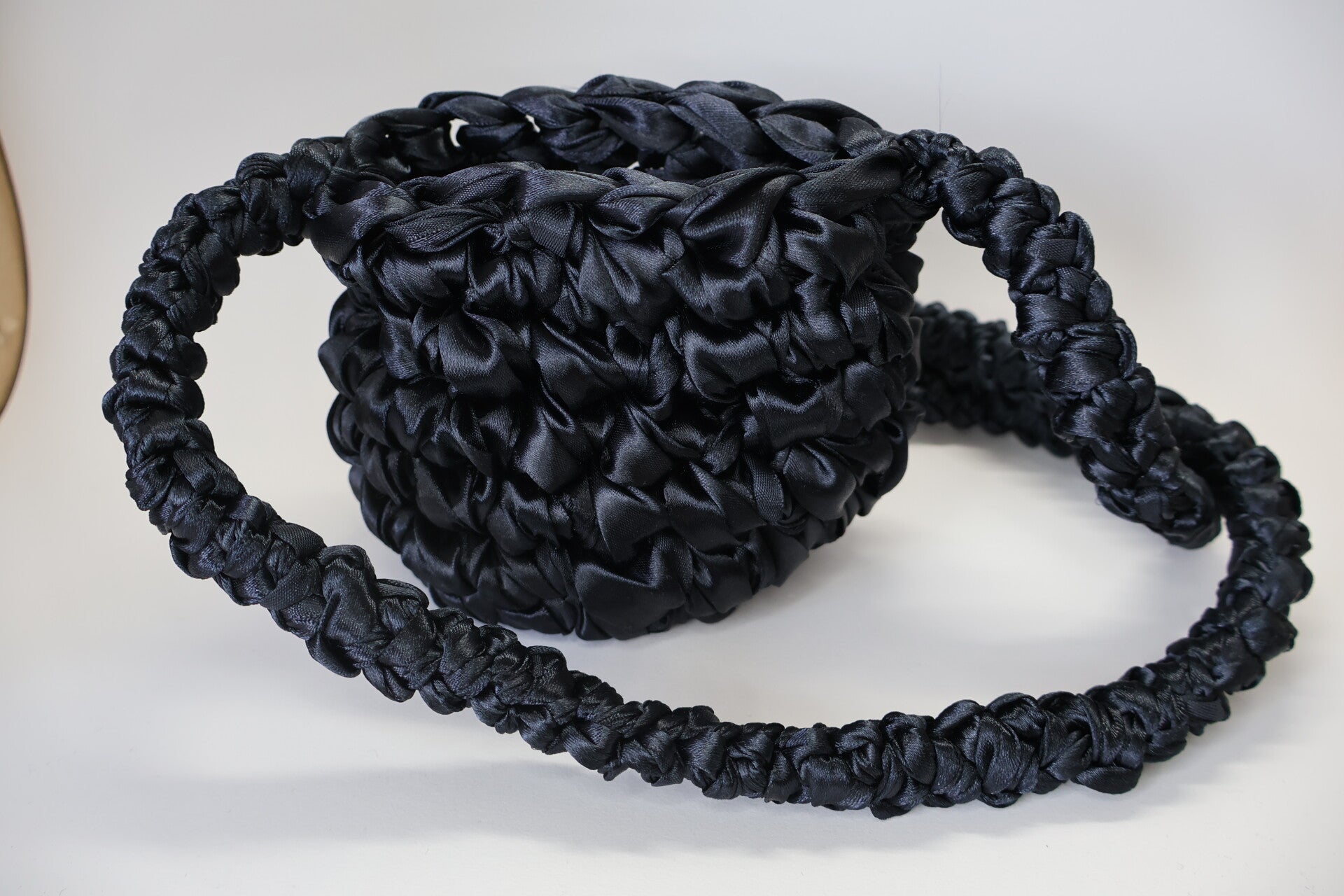 SATIN BUCKET - black