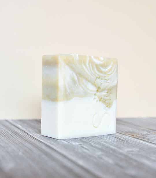 "PURE ERNEUERUNG" MIT ALOE VERA UND SPIRULINA SEIFE