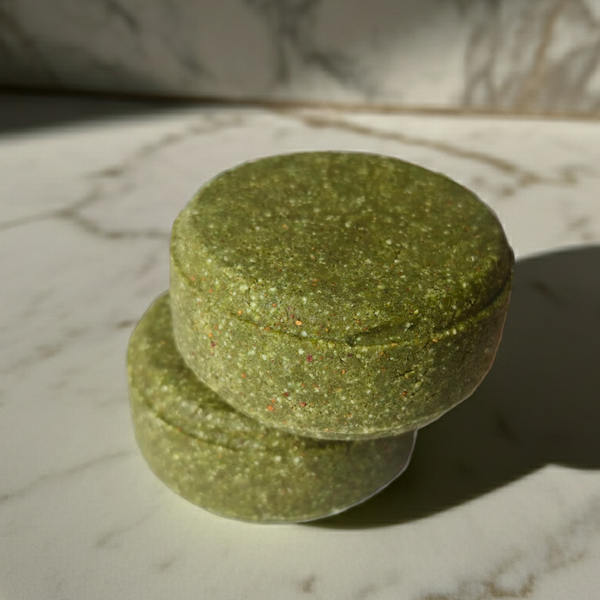 Festes Shampoo Moringa & Leinsamengel – Feuchtigkeit & Definition für trockenes Haar