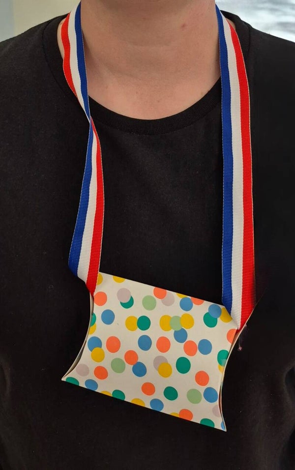 Avondvierdaagse hanger klein of groot